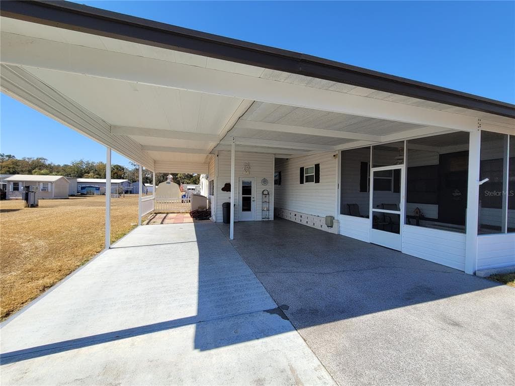 39438 ROCKFORD AVENUE, ZEPHYRHILLS, FL 33542 — zdjęcie 2