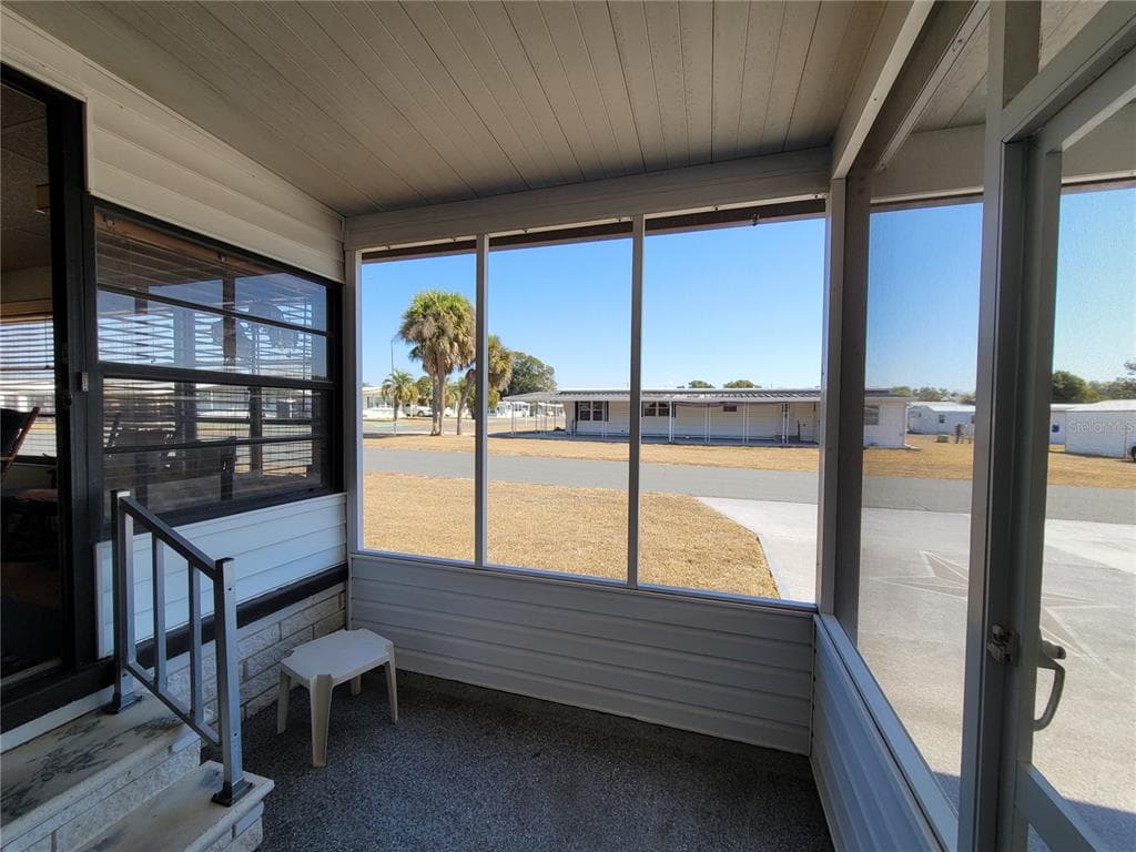39438 ROCKFORD AVENUE, ZEPHYRHILLS, FL 33542 — zdjęcie 4