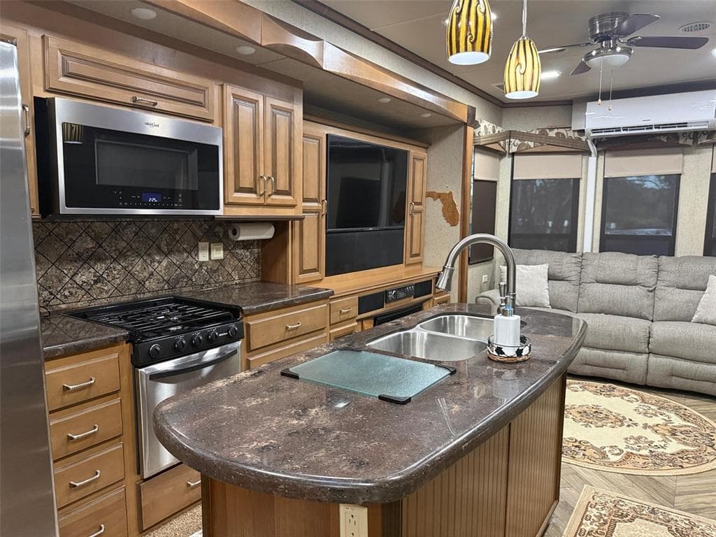 9265 GRIZZLY BEAR LANE, WEEKI WACHEE, FL 34613 — zdjęcie 5
