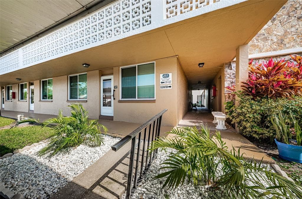 4915 BAY STREET NE # 126, ST PETERSBURG, FL 33703 — zdjęcie 2