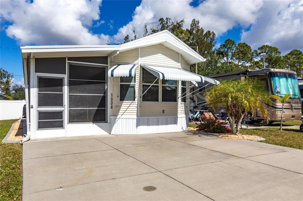 1604 N MANATEE LOOP, PUNTA GORDA, FL 33950 — zdjęcie 2