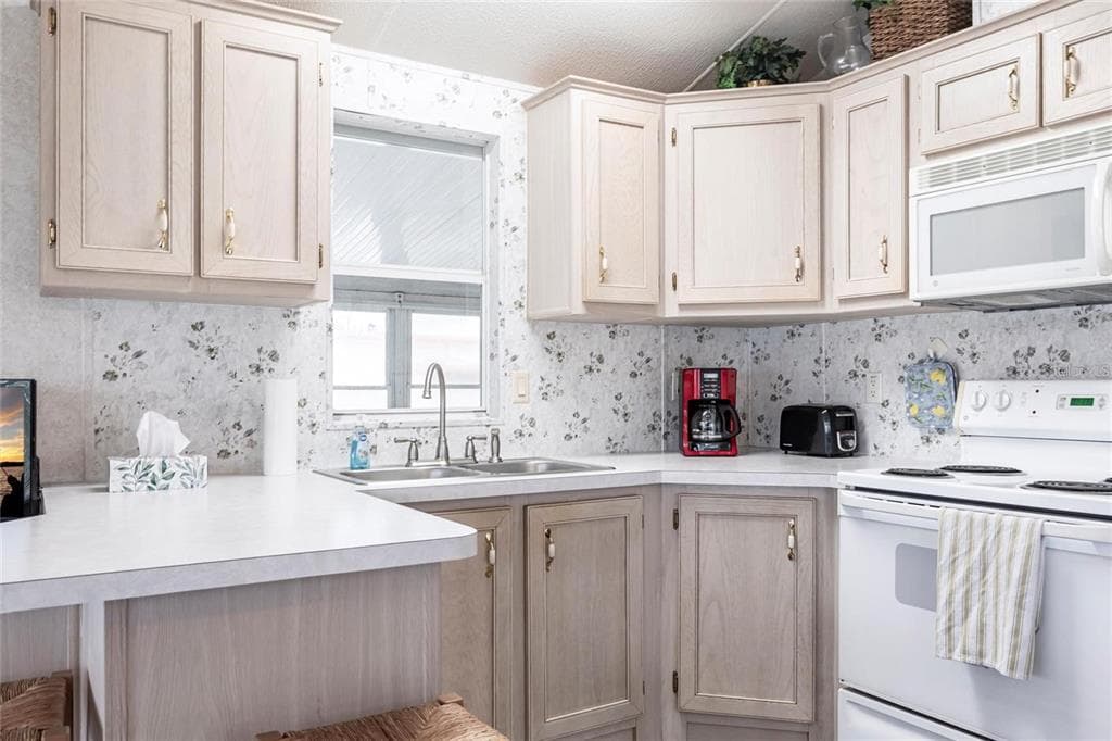 1604 N MANATEE LOOP, PUNTA GORDA, FL 33950 — zdjęcie 5
