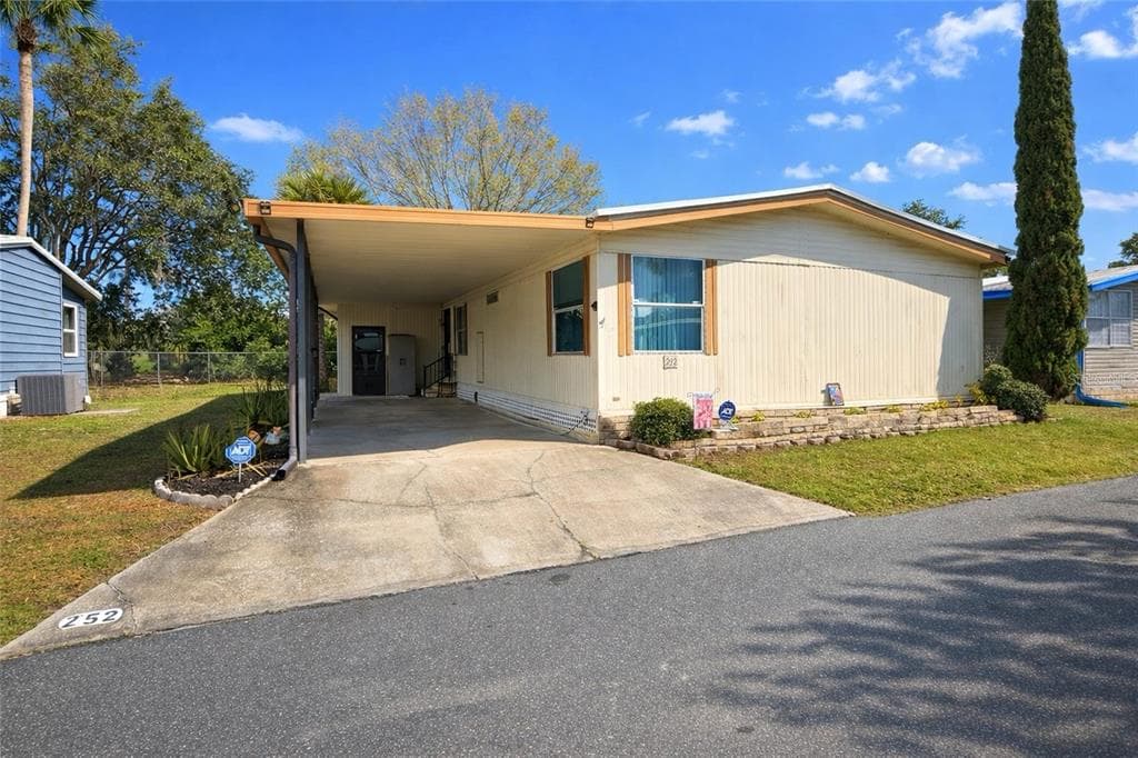252 PINEWOOD DRIVE, EUSTIS, FL 32726