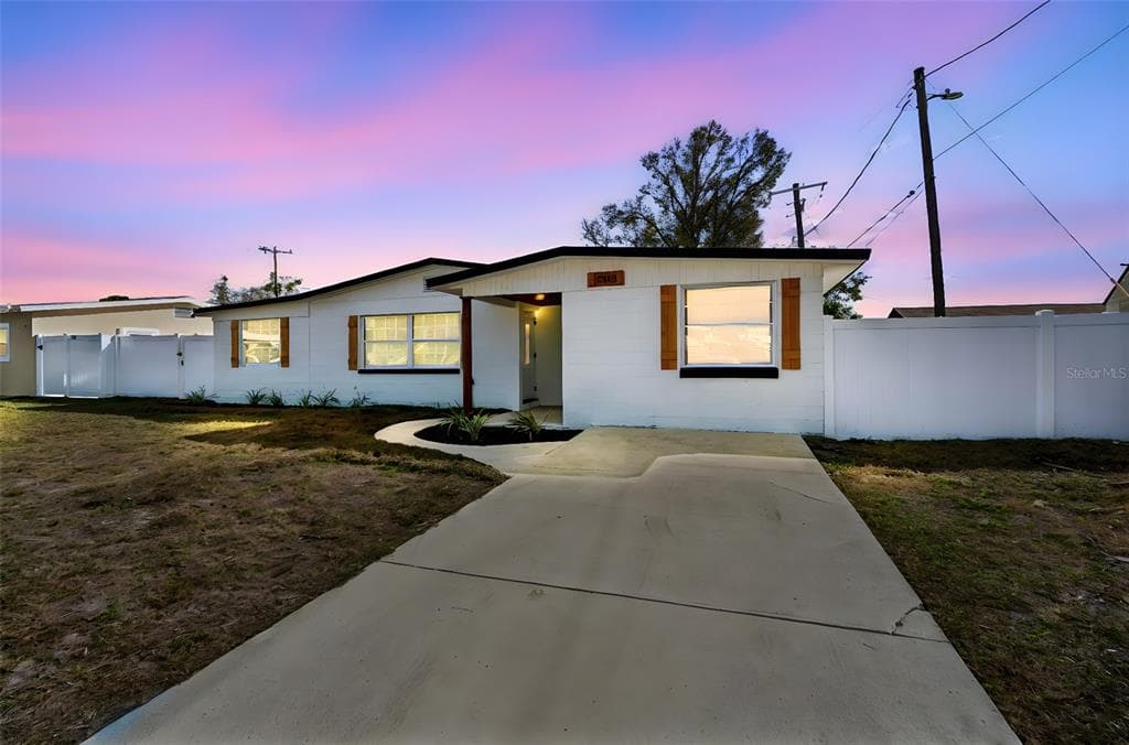 7910 W POWHATAN AVENUE, TAMPA, FL 33615