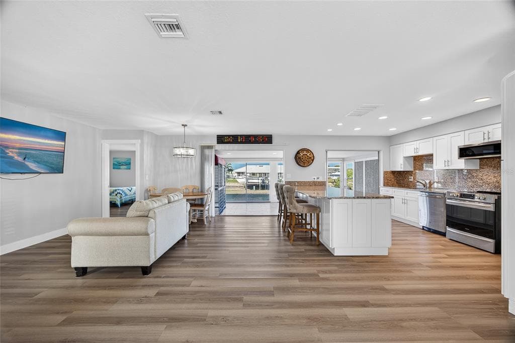 523 VIA CINTIA, PUNTA GORDA, FL 33950 — zdjęcie 4