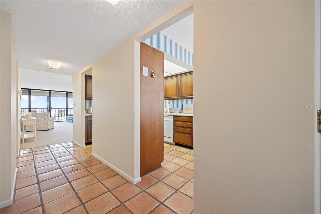 9425 BLIND PASS ROAD # 1006, ST PETE BEACH, FL 33706 — zdjęcie 4