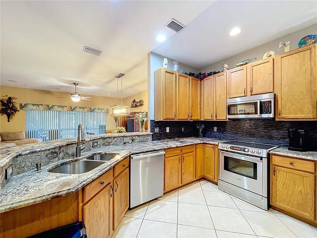 11273 KAPOK GRAND CIRCLE, MADEIRA BEACH, FL 33708 — zdjęcie 4