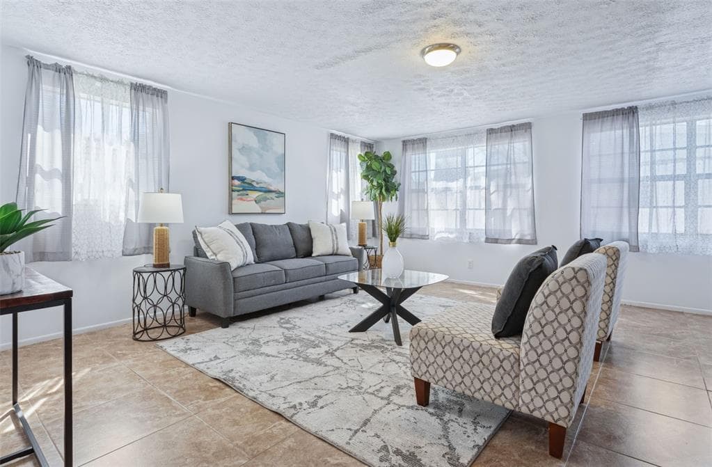 8105 ALPINE AVENUE, TAMPA, FL 33619 — zdjęcie 3