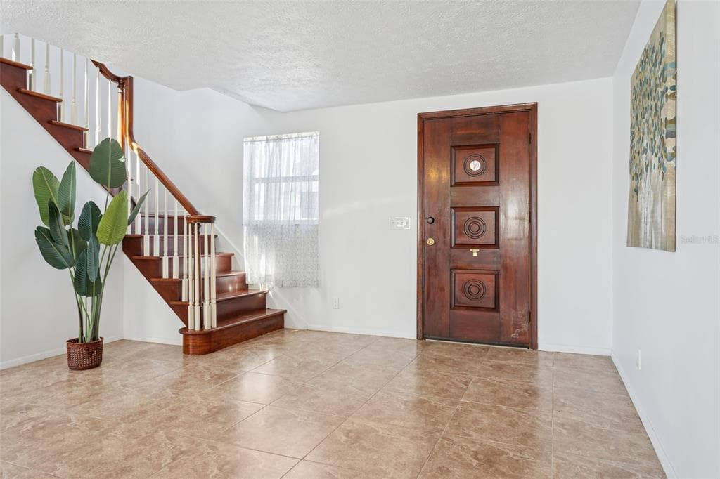 8105 ALPINE AVENUE, TAMPA, FL 33619 — zdjęcie 5