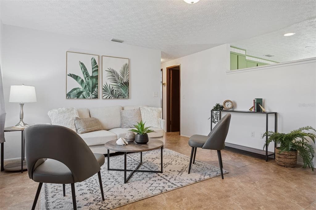 8105 ALPINE AVENUE, TAMPA, FL 33619 — zdjęcie 4