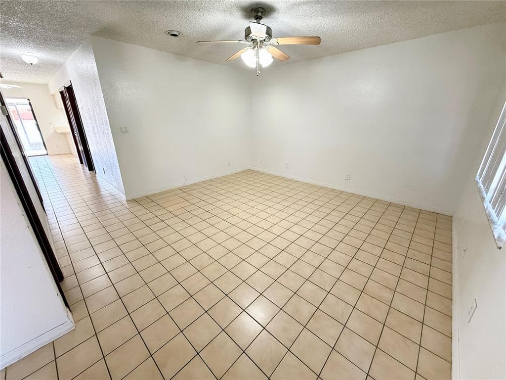 8336 JACKSON SPRINGS ROAD, TAMPA, FL 33615 — zdjęcie 3
