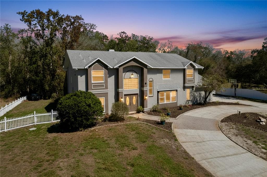 10655 LAKEVIEW DRIVE, NEW PORT RICHEY, FL 34654