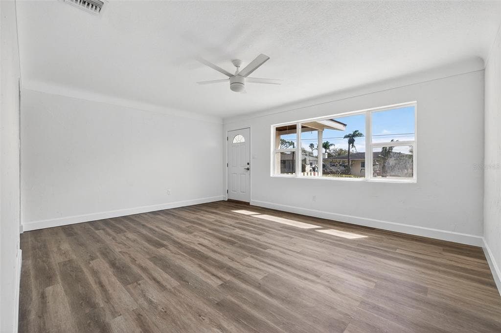 211 89TH AVENUE N, ST PETERSBURG, FL 33702 — zdjęcie 5