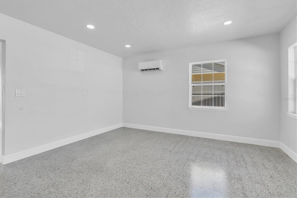 119 147TH AVENUE E, MADEIRA BEACH, FL 33708 — zdjęcie 4