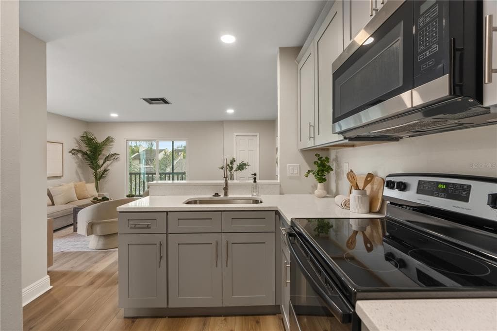 3848 N LAKE DRIVE # 137, TAMPA, FL 33614 — zdjęcie 3