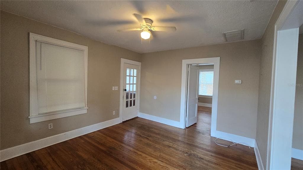 3940 BURLINGTON AVENUE N, ST PETERSBURG, FL 33713 — zdjęcie 5