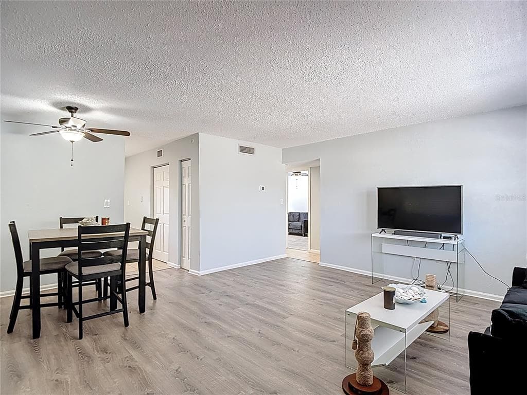 201 PINE VIOLET COURT # 201, TAMPA, FL 33612 — zdjęcie 2