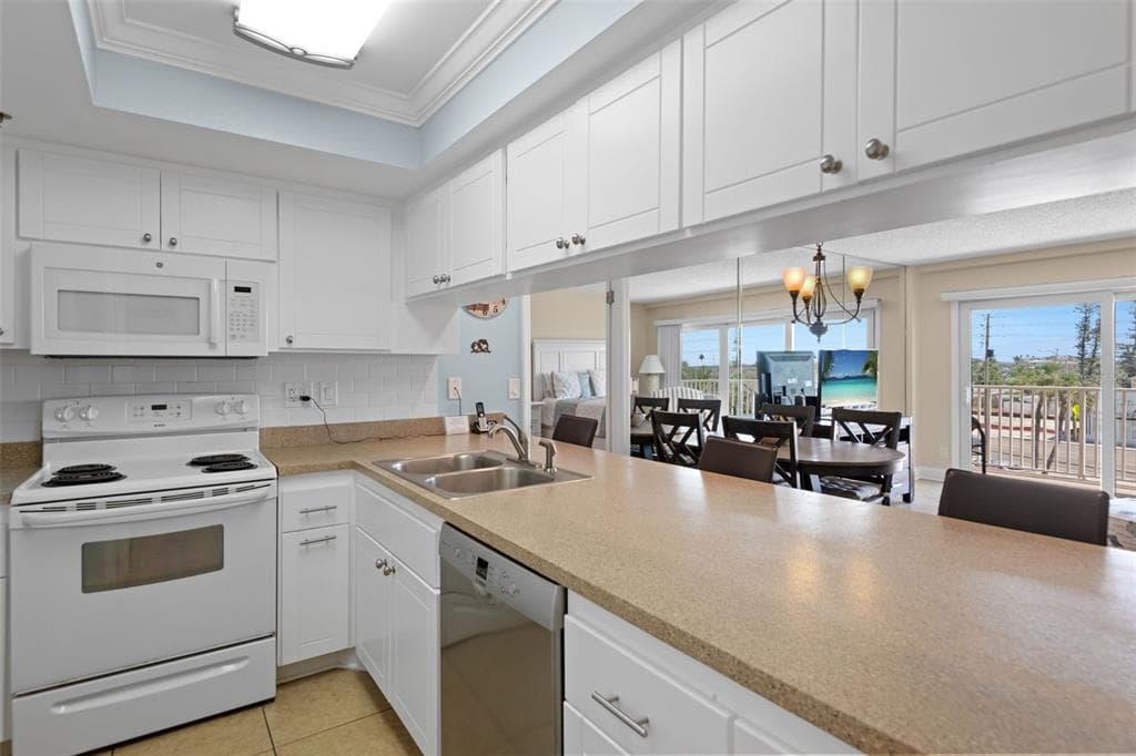 13440 GULF BOULEVARD # 202, MADEIRA BEACH, FL 33708 — zdjęcie 4