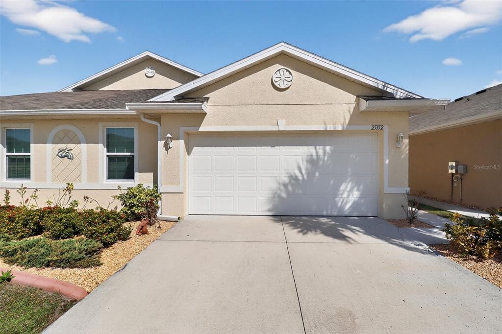 25152 E LENOX CIRCLE, PUNTA GORDA, FL 33950