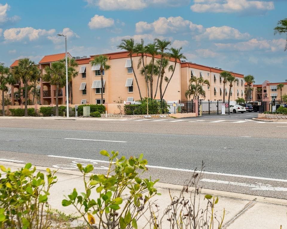 8911 BLIND PASS ROAD # 220, ST PETE BEACH, FL 33706 — zdjęcie 2