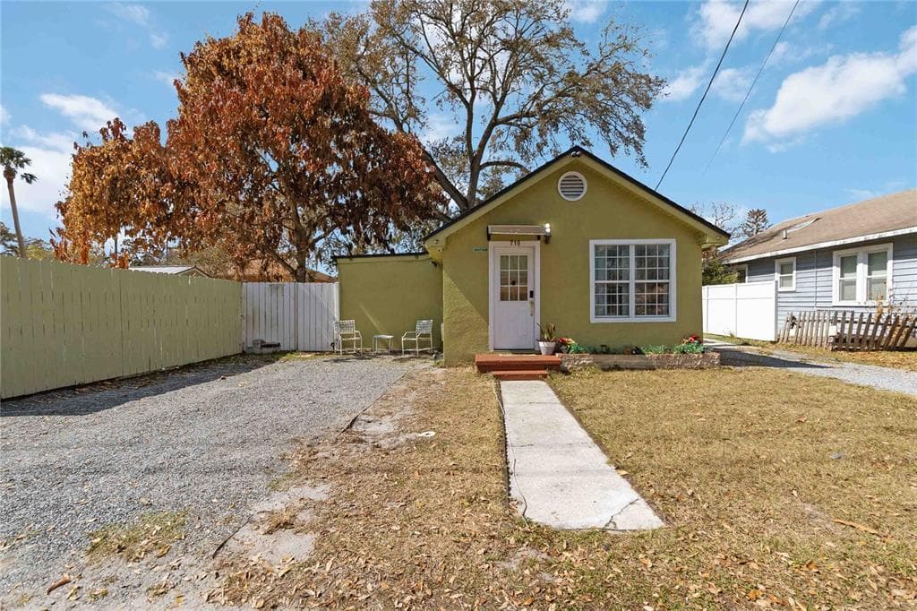 710 BAY STREET, KISSIMMEE, FL 34744