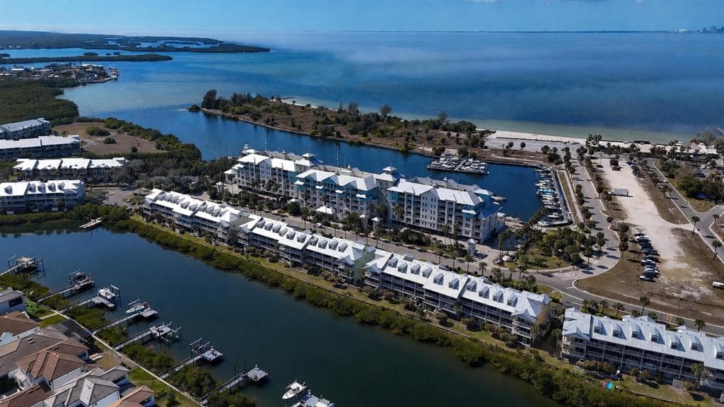 547 BAHIA BEACH BOULEVARD, RUSKIN, FL 33570