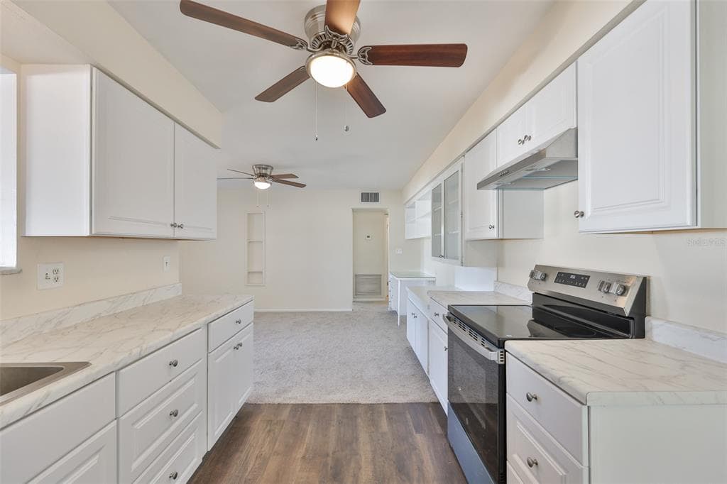 703 BEL AIR AVENUE, SUN CITY CENTER, FL 33573 — zdjęcie 5