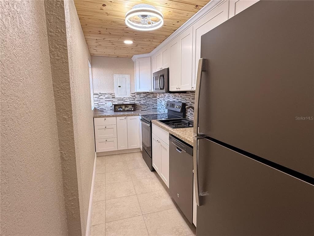 1605 CLUB CIRCLE # 1605, LAKESHORE, FL 33854 — zdjęcie 5