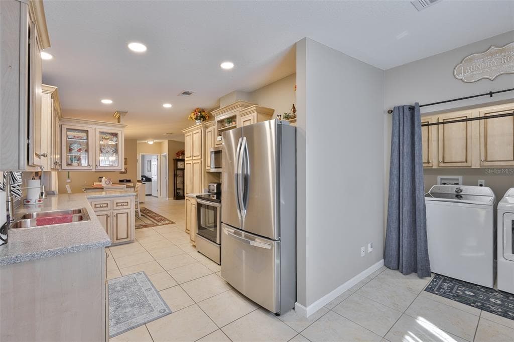 37041 NEUKOM AVENUE, ZEPHYRHILLS, FL 33541 — zdjęcie 4
