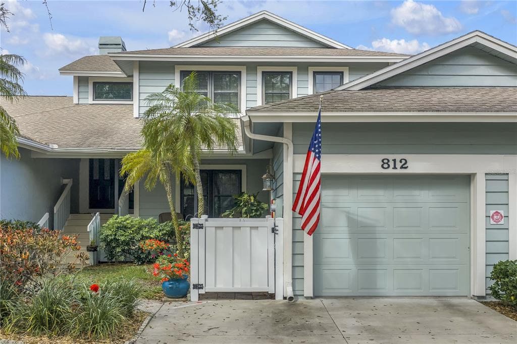 812 AMELIA COURT NE, ST PETERSBURG, FL 33702