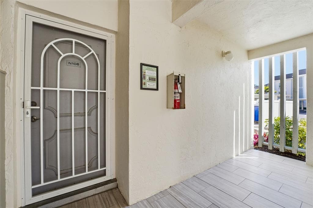 4440 EXETER DRIVE # 106, LONGBOAT KEY, FL 34228 — zdjęcie 2