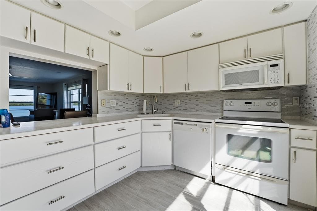 4440 EXETER DRIVE # 106, LONGBOAT KEY, FL 34228 — zdjęcie 4
