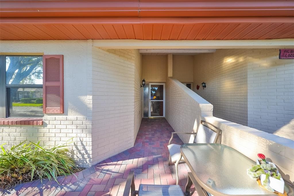 2414 LOCKSLEY STREET, SUN CITY CENTER, FL 33573 — zdjęcie 2