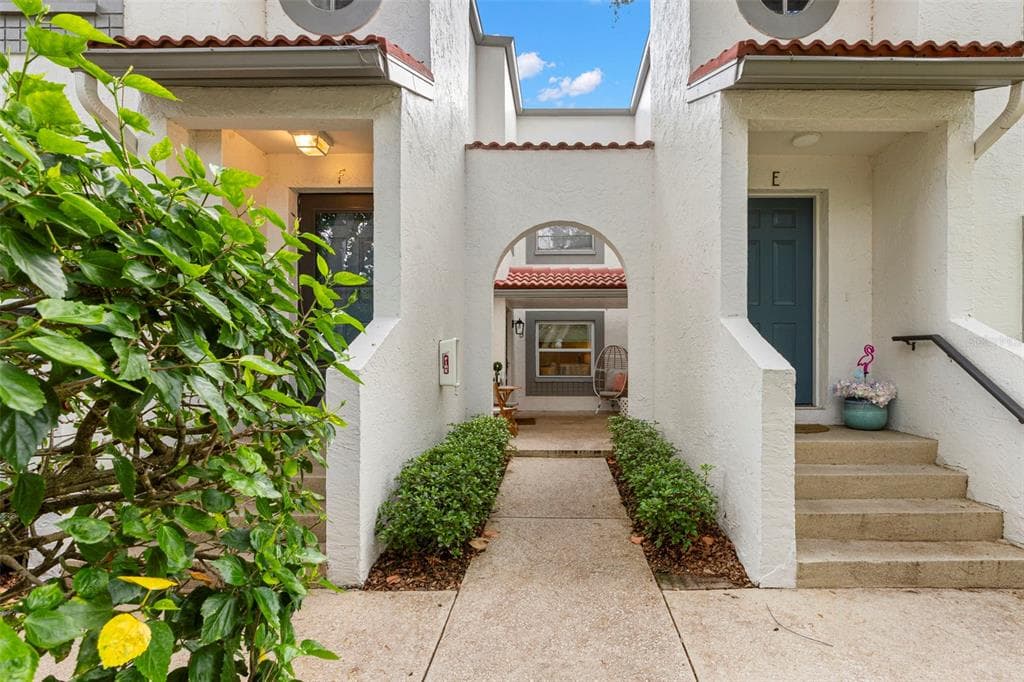 476 SANTA CRUZ PLACE NE # B, ST PETERSBURG, FL 33703 — zdjęcie 2