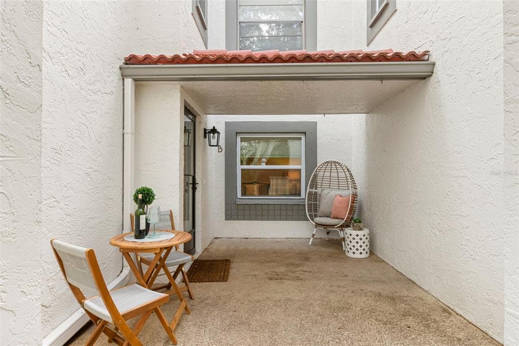 476 SANTA CRUZ PLACE NE # B, ST PETERSBURG, FL 33703 — zdjęcie 3