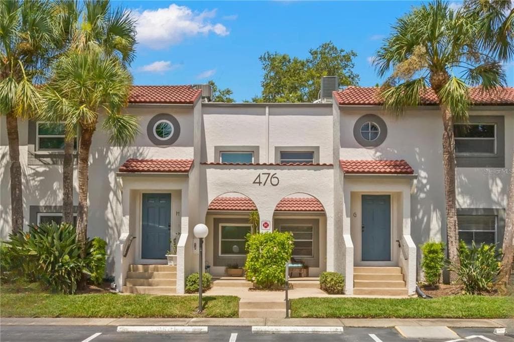 476 SANTA CRUZ PLACE NE # B, ST PETERSBURG, FL 33703