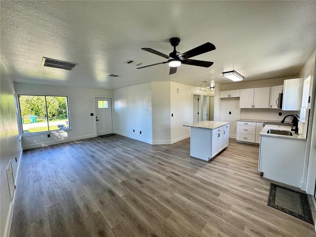 325 CAPATOLA ST, PORT CHARLOTTE, FL 33948 — zdjęcie 2