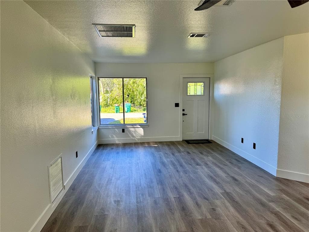 325 CAPATOLA ST, PORT CHARLOTTE, FL 33948 — zdjęcie 3