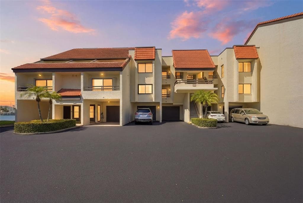 128 1ST STREET E. # 102, TIERRA VERDE, FL 33715 — zdjęcie 2