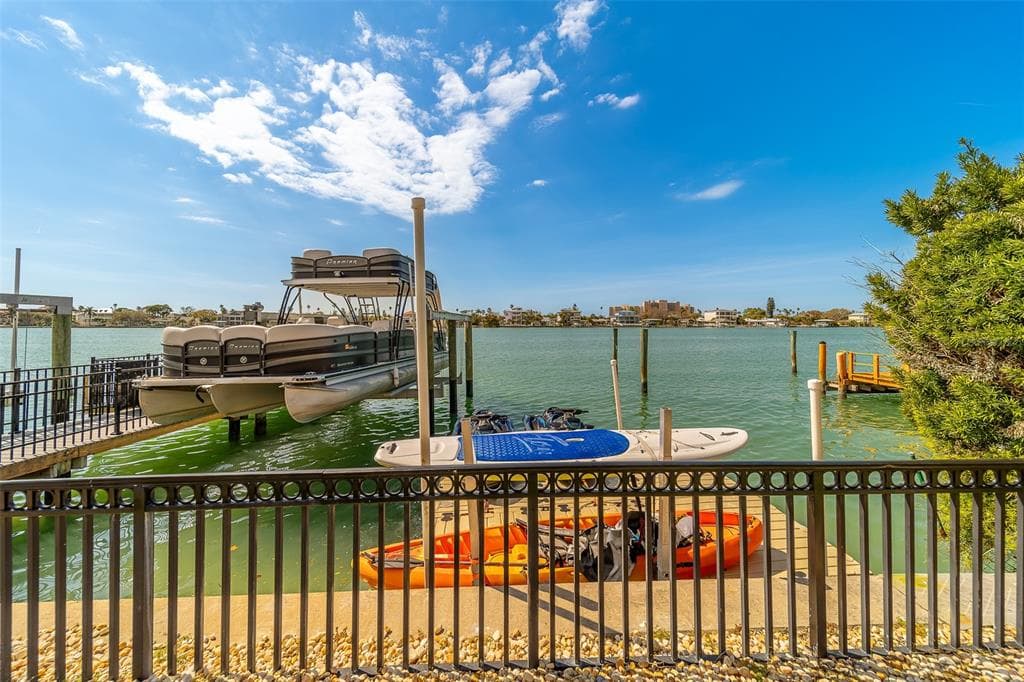 824 ISLAND WAY, CLEARWATER BEACH, FL 33767 — zdjęcie 4