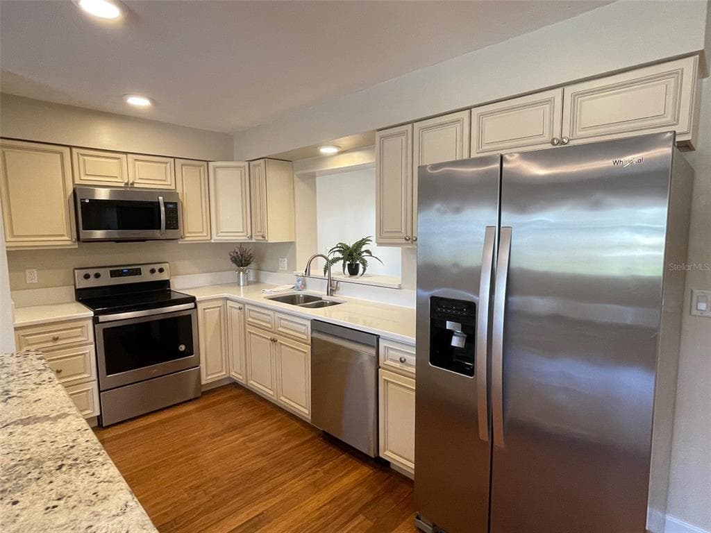 6556 27TH STREET N, ST PETERSBURG, FL 33702 — zdjęcie 2