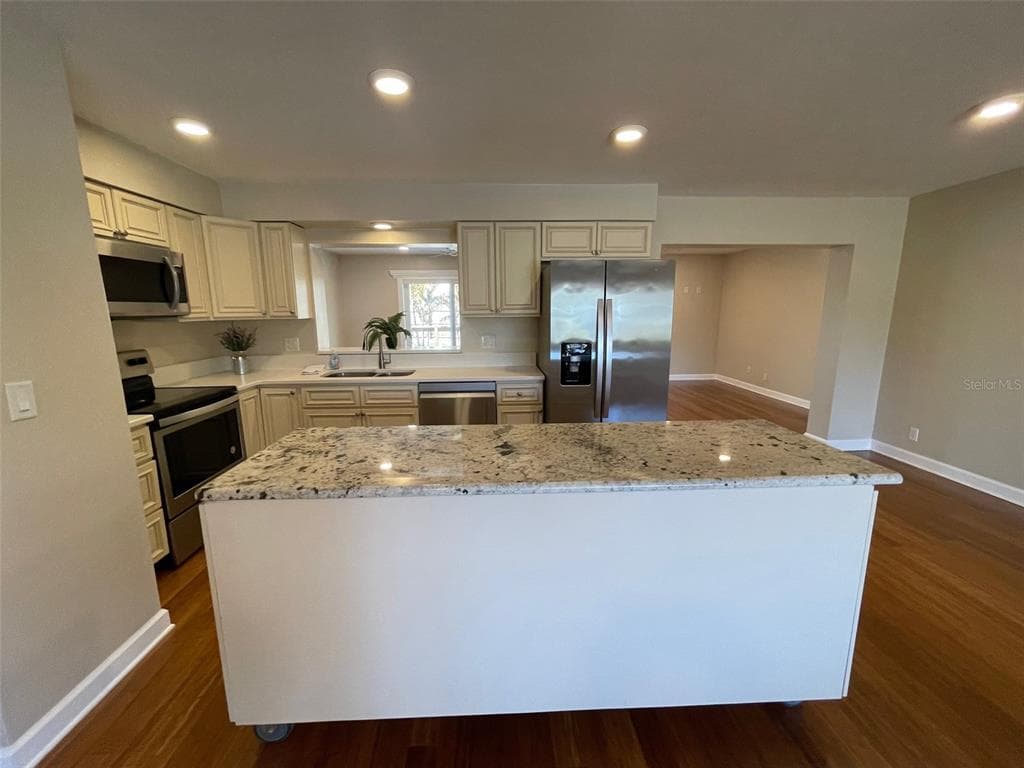 6556 27TH STREET N, ST PETERSBURG, FL 33702 — zdjęcie 3