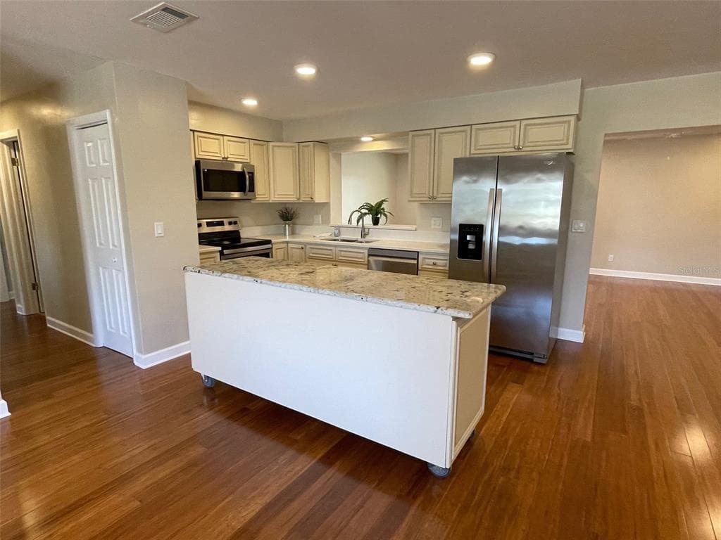 6556 27TH STREET N, ST PETERSBURG, FL 33702 — zdjęcie 4