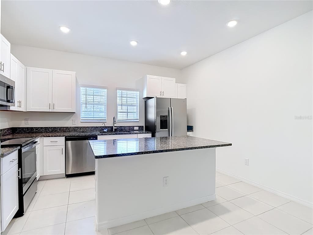 840 TENNYSON MILL CIRCLE, TAMPA, FL 33619 — zdjęcie 4