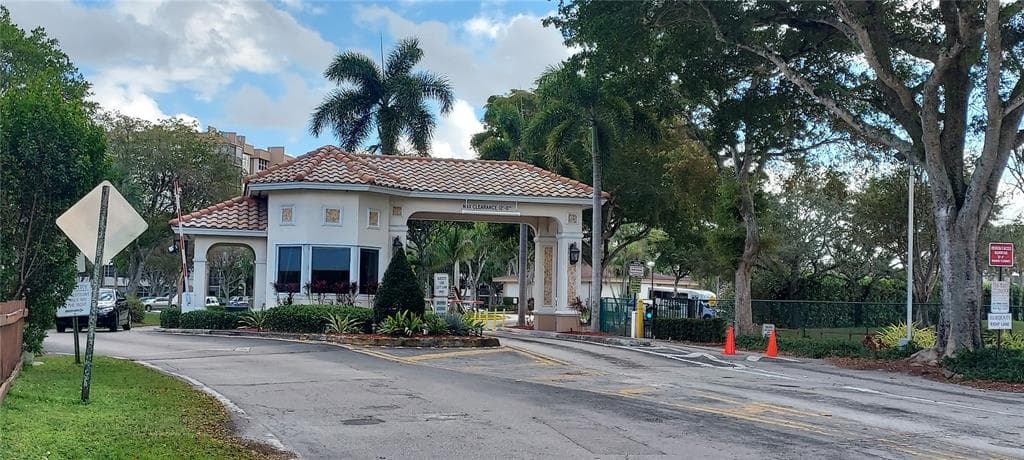 1000 SAINT CHARLES PLACE # 209, PEMBROKE PINES, FL 33026 — zdjęcie 2