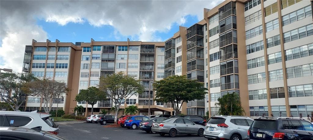 1000 SAINT CHARLES PLACE # 209, PEMBROKE PINES, FL 33026