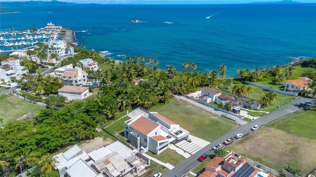 13 SURFSIDE, HUMACAO, PR 00791