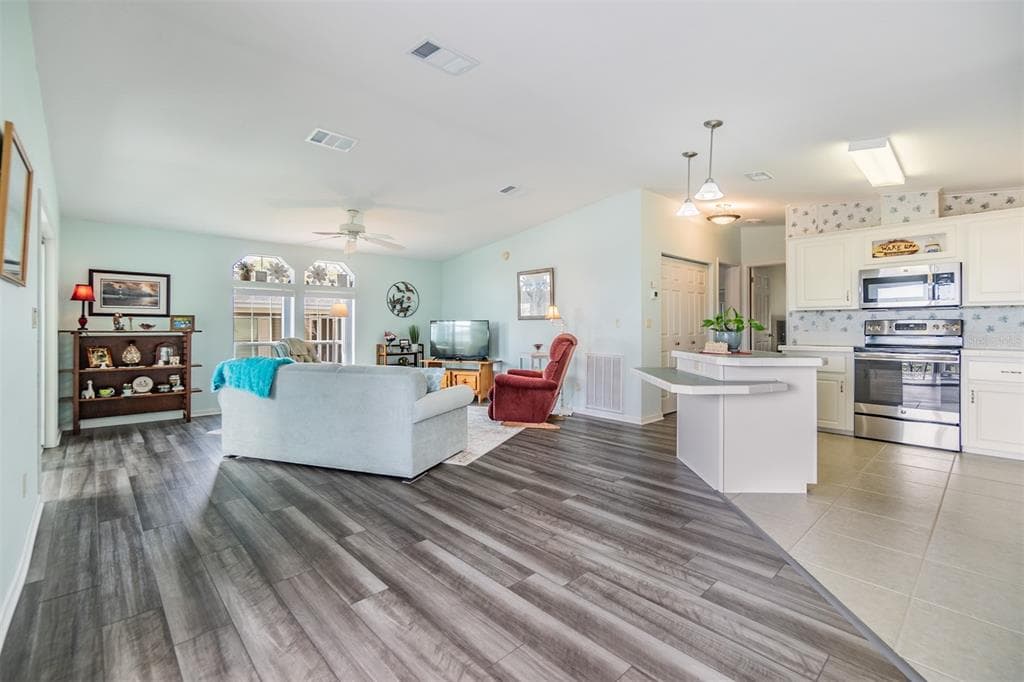 37443 GILL AVENUE, ZEPHYRHILLS, FL 33541 — zdjęcie 2