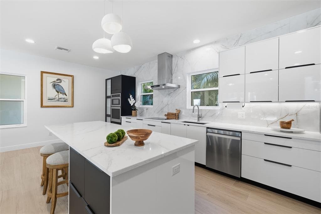 639 43RD AVENUE N, ST PETERSBURG, FL 33703 — zdjęcie 4
