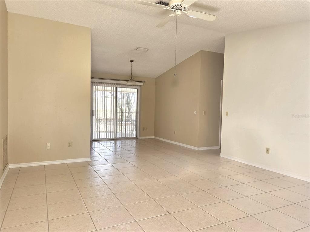 739 HEATHROW AVENUE, LADY LAKE, FL 32159 — zdjęcie 4